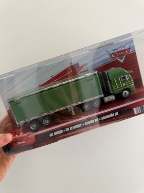 Disney Pixar Cars Green Gil Hauler